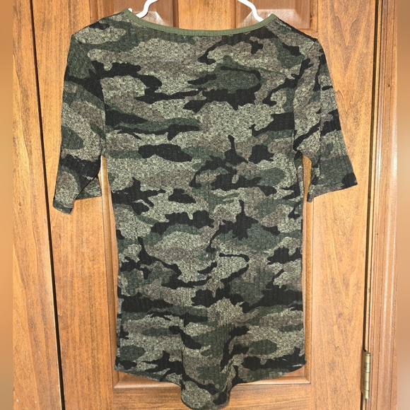 Moa Moa: Elbow Sleeve, Camo, V-Neck Sweater with Suede Chest Pocket, Med. - Picture 5 of 11